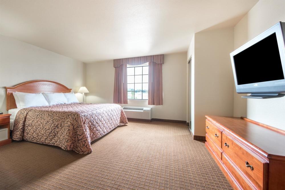 Days Inn & Suites By Wyndham Wichita Falls Zewnętrze zdjęcie